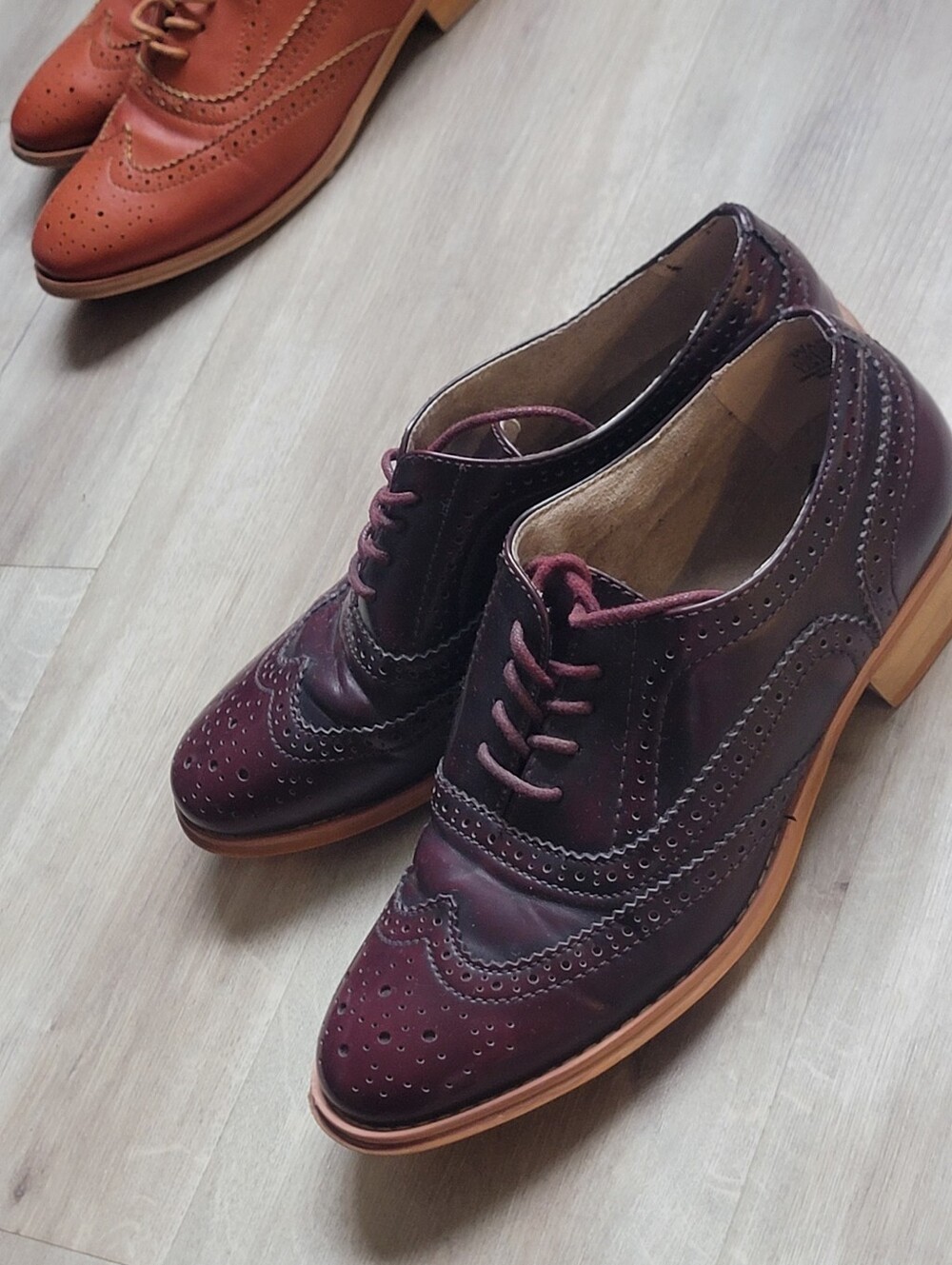 WANTED Brand "Babe" Burgundy/ Wine Faux Leather Wingtip Brogue Oxfords - Size 6